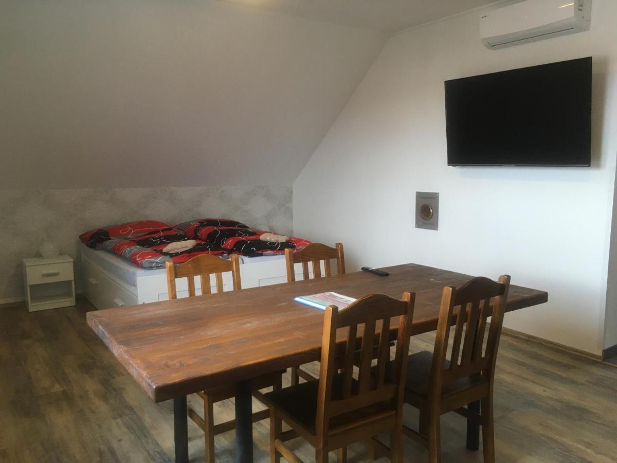 Ubytovani Pod Mezu Hlohovec Ngoại thất bức ảnh