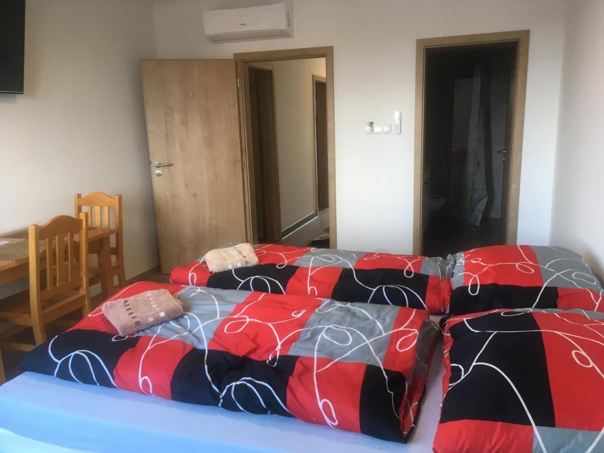 Ubytovani Pod Mezu Hlohovec Ngoại thất bức ảnh