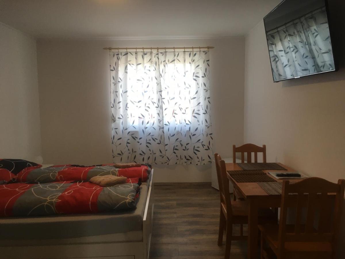 Ubytovani Pod Mezu Hlohovec Ngoại thất bức ảnh